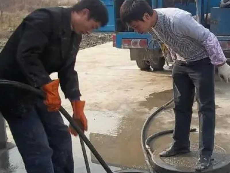 专业广州环卫车清理化粪池,清理污水,高压车清理管道