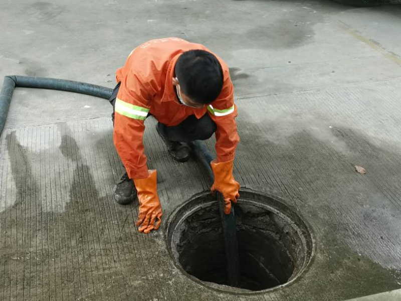 南昌广州路家庭管道疏通 油污池清理 更换水箱配件